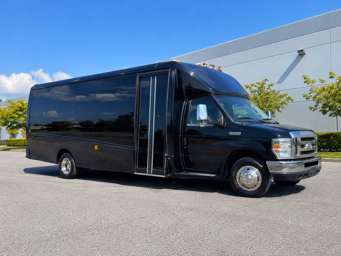 airport transfer buses for convention groups flying into stockton or sacramento