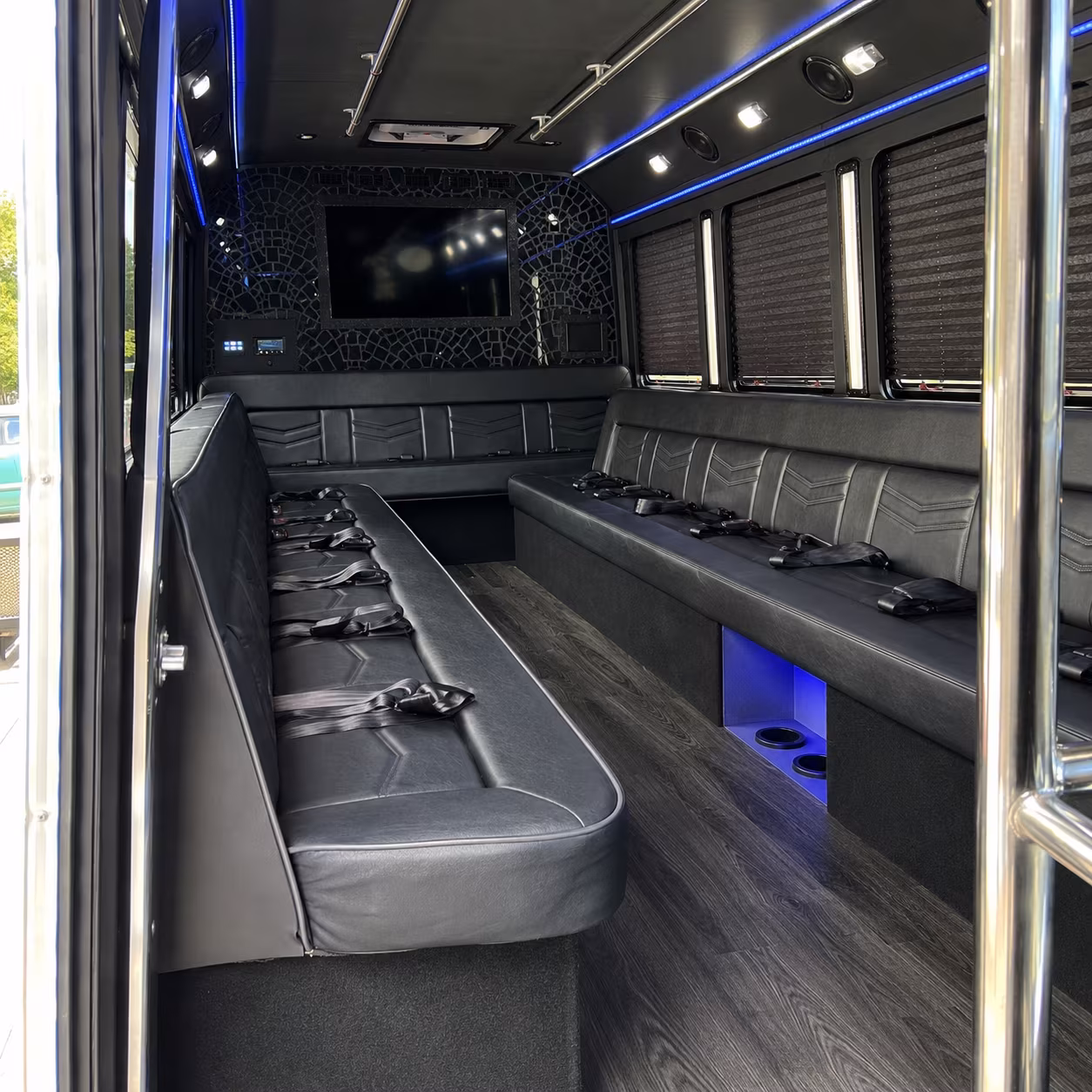 hotel to venue shuttle buses for manteca corporate groups